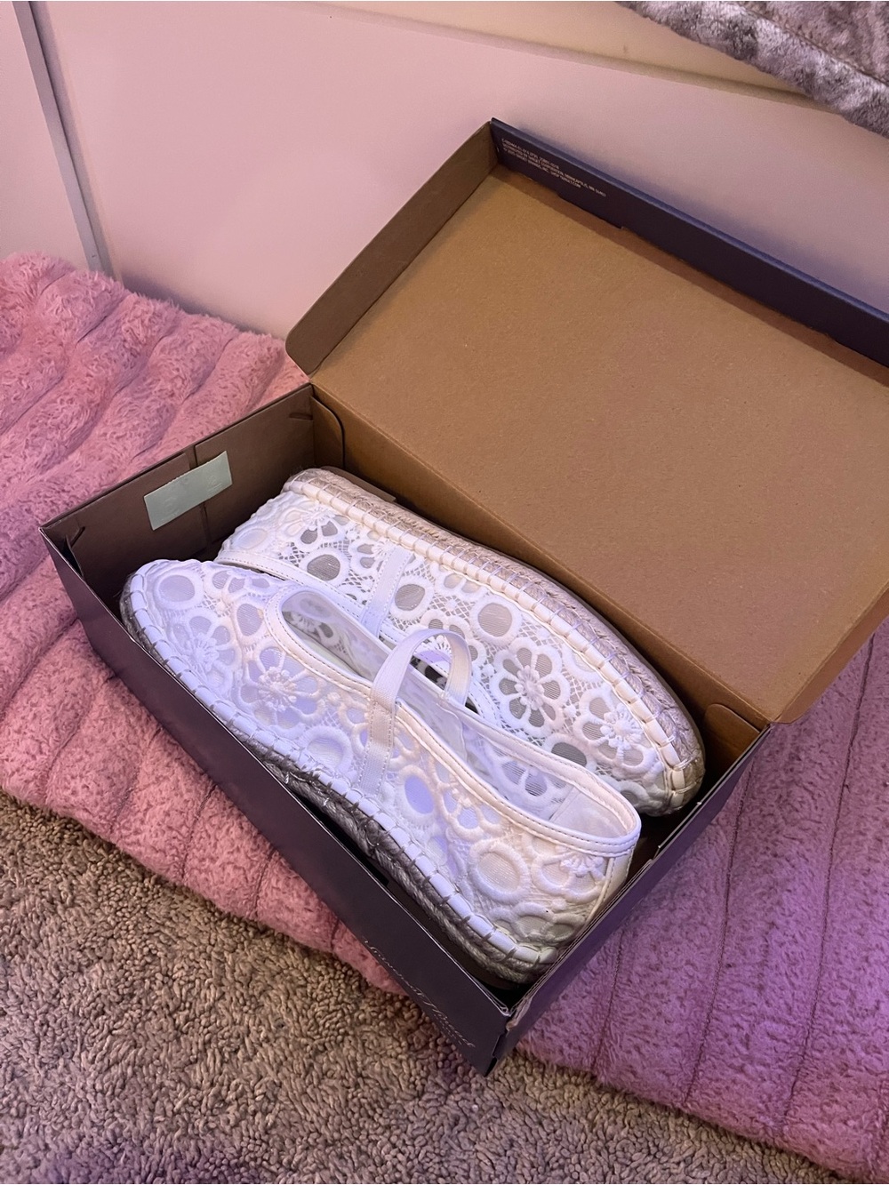 Universal Thread White Floral Lace Slip-On Espadrille Flats